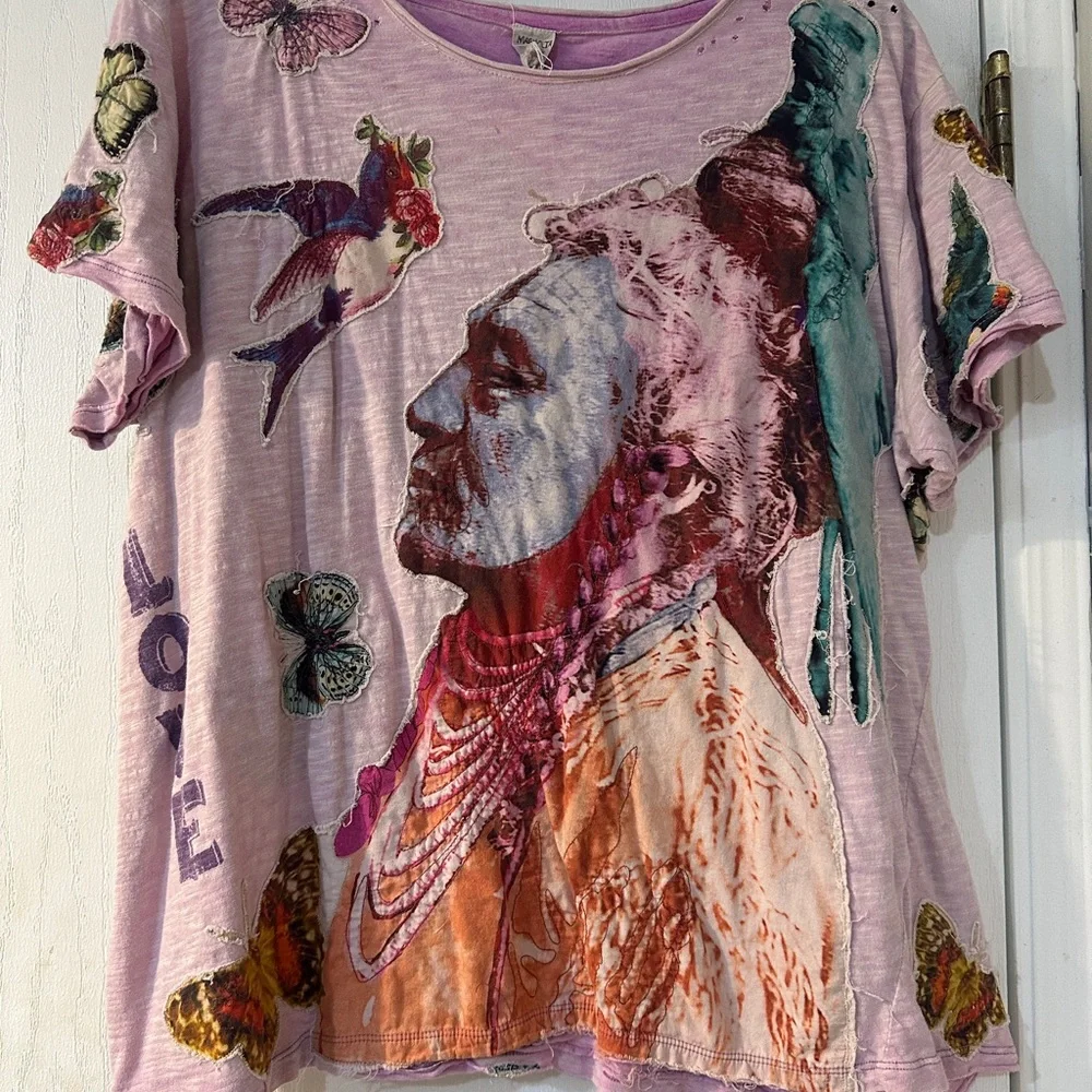 Magnolia Pearl Lavender Pink Mixed-Color Graphic Embroidered Short Sleeve Top - Picture 2 of 4